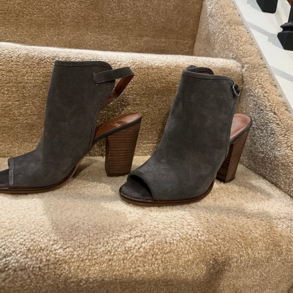Lucky Brand Women’s 8.5 Risza Wedge Suede Sandals Ankle Peep Toe Slingback